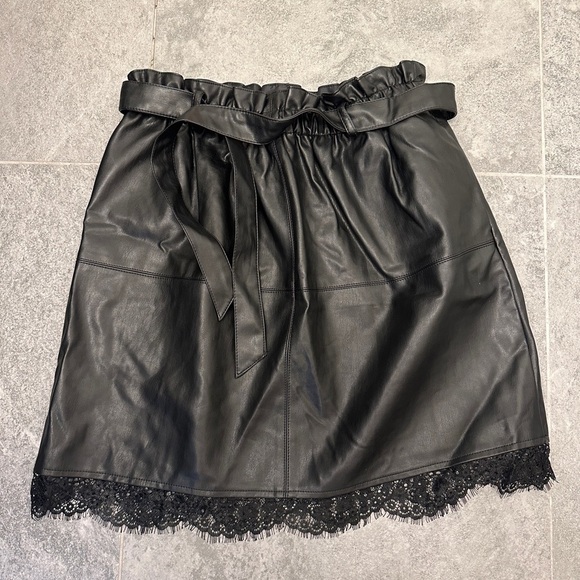 Zara Faux leather skirt with lace trim - size L - Picture 5 of 8